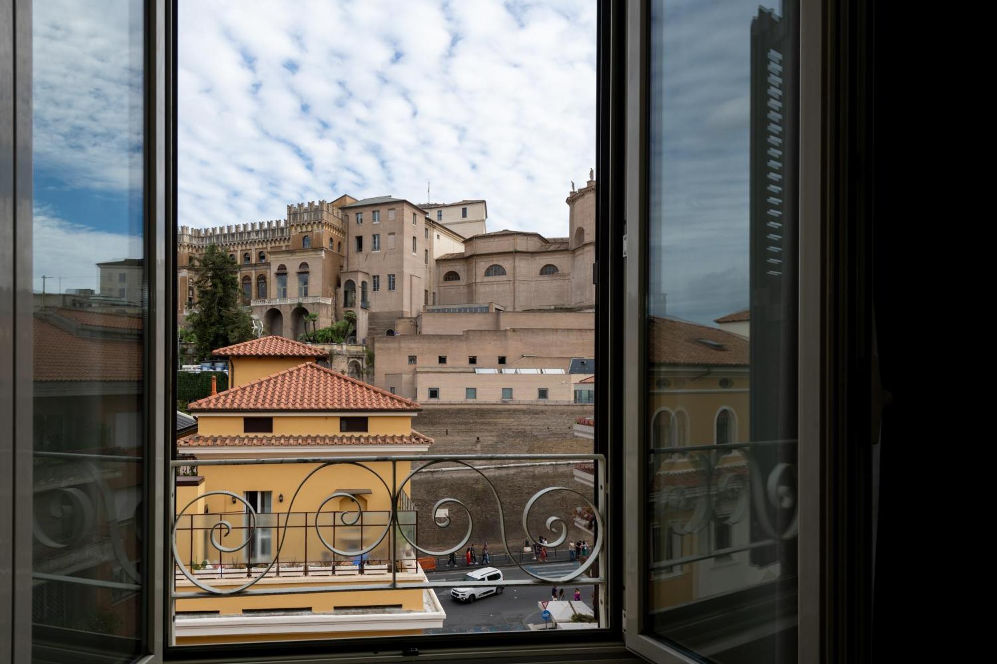 Sistine Chapel View Rooms Check-In From 3 Pm To 10 Pm Exterior photo
